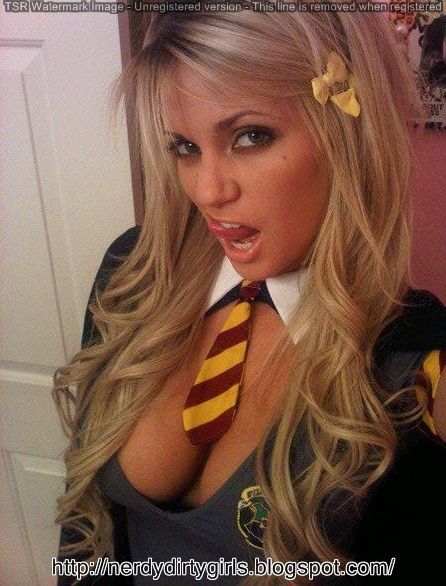 Harry Potter - Sexy Ass Gryffindor Student Shows Off Big Tits