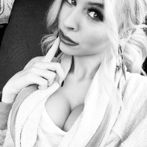 @swedishkiller_xoxo (via selfshotmag):
Ready for Vegas