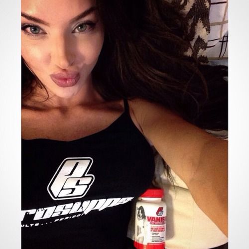 @jaimielynnfitness (via selfshotmag):
Took my happy pill...