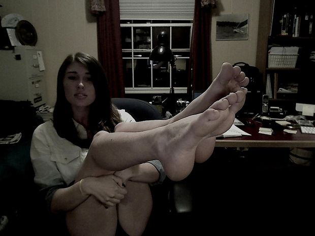 look at my feet loser!