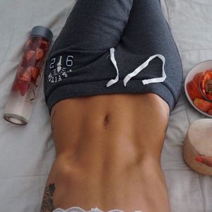 @michelle_lewin (via selfshotmag): Ladies! FOLLOW the best...