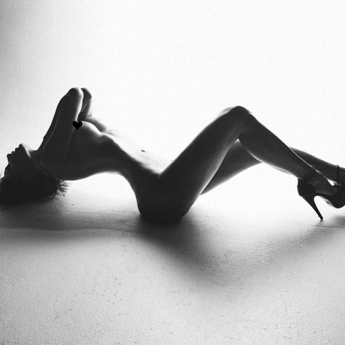 @miss_tina_louise (via selfshotmag):
photographer:@marcushyde //...