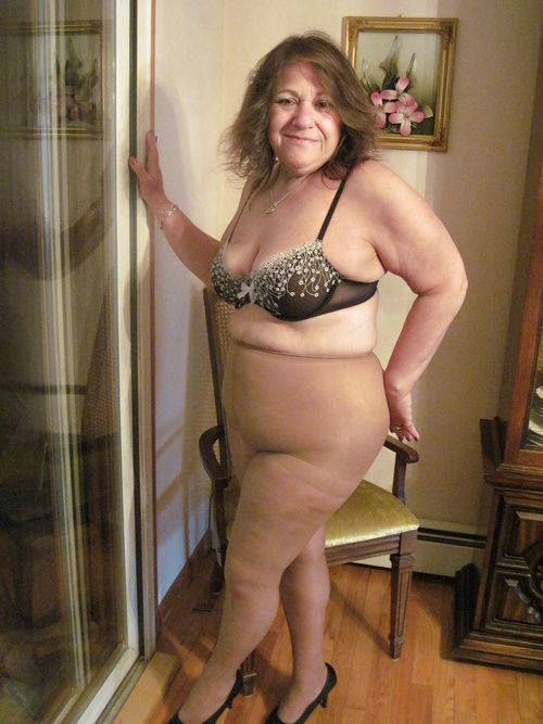 BBW Mature in nylons