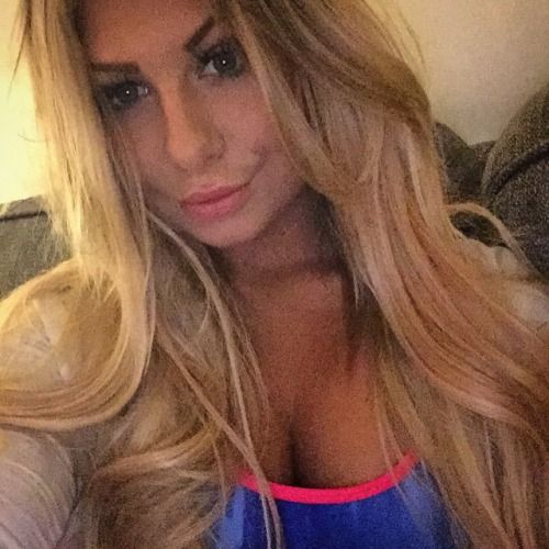@jellydevote (via selfshotmag):
All I can see are blue...