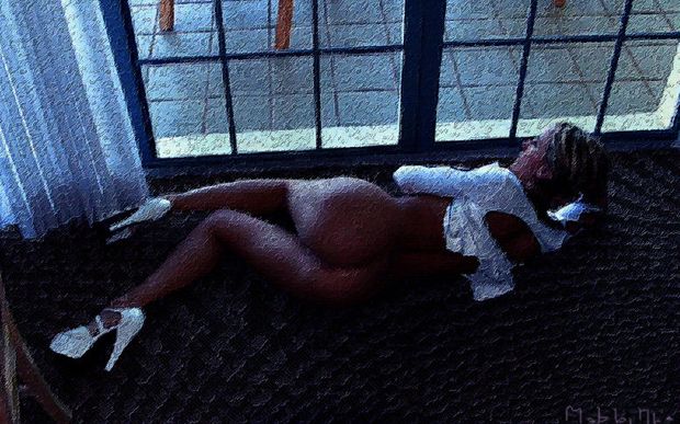 Mature whore, posing bottomless on the floor