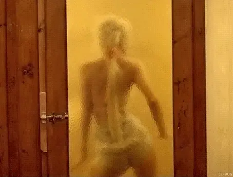 hot Yolandi dance