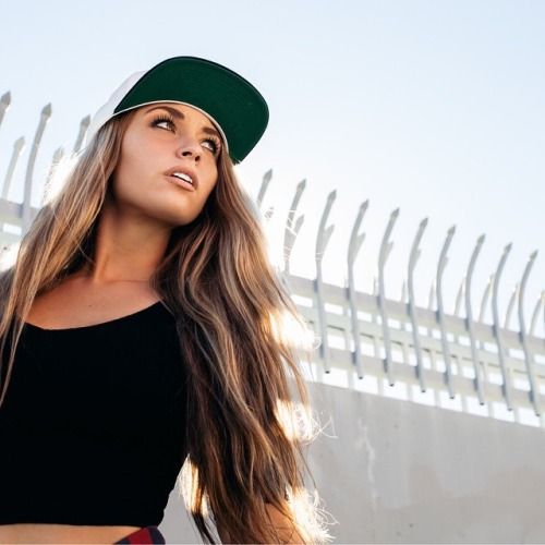 @sydneyamaler (via selfshotmag):
“I can feel you in my lungs,...