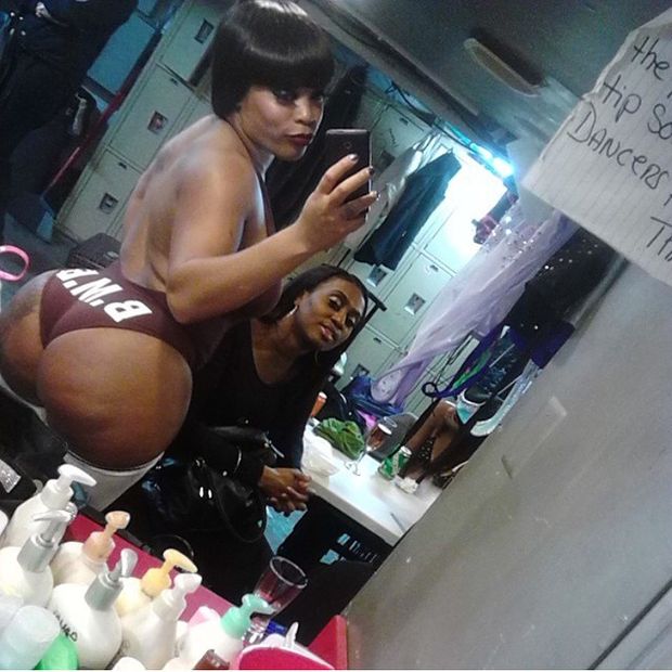 Big Booty Black Girl in A Selfie