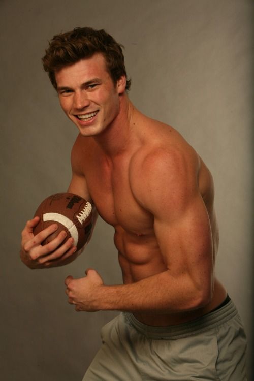 Reblog: hotguyschat:

Derek Theler