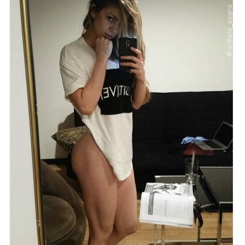 @anllela_sagra | via selfshotmag: Estudiando desde temprano! Con...