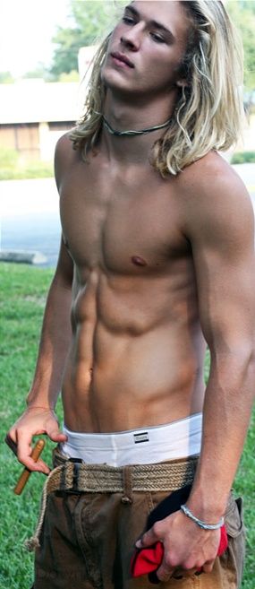 Reblog: dudes-on-demand:
Justin Zabinski
