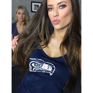 @hannahstocking via selfshotmag: Who else is watching the game?...