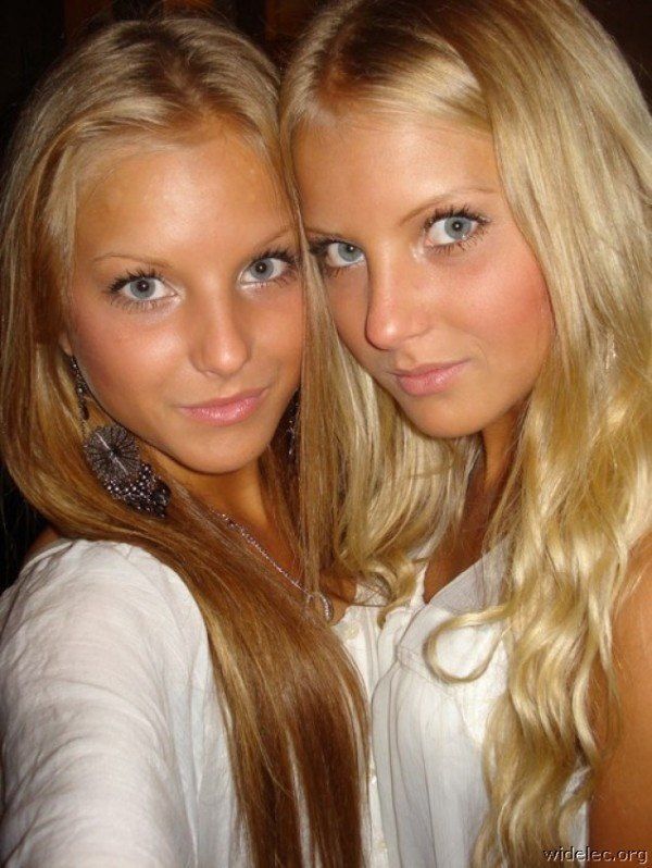 teen big tits Hot twin girls