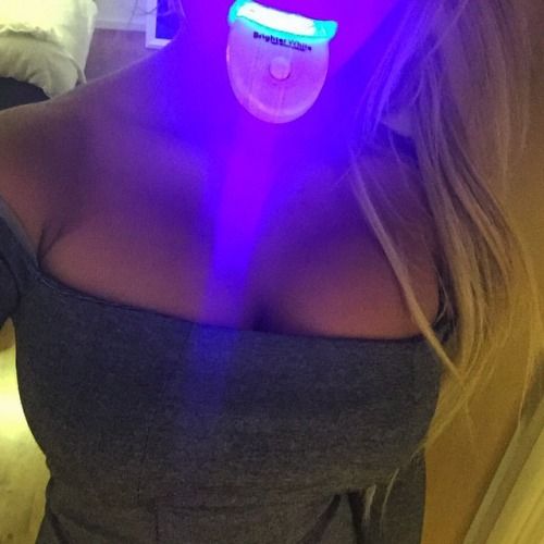 @jellydevote (via selfshotmag):
Before my trip i bleached my...