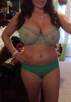 Big tits in nice bra..