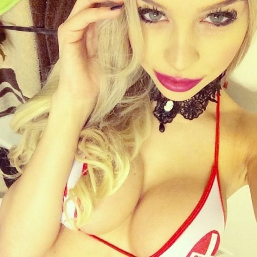 @swedishkiller_xoxo (via selfshotmag):