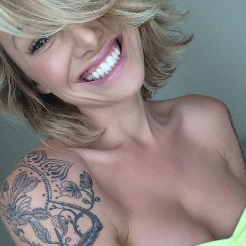 @miss_tina_louise (via selfshotmag):
currently on snap chat.....