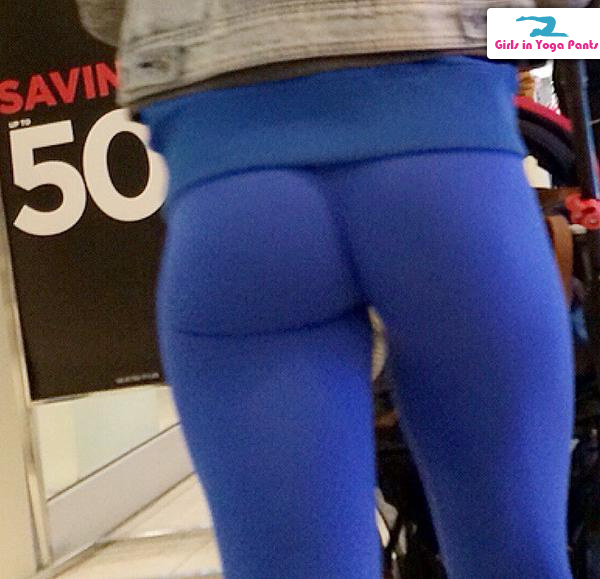 Creep shots of a MILF with a small ass
