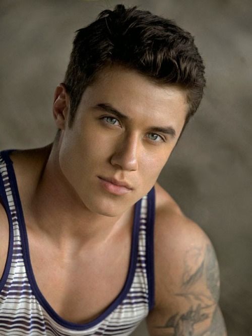 Reblog: tiosquequitanelhipo:Aaron McGuire