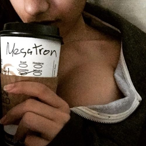 @miakhalifa1 (via selfshotmag):
Dirty chai tea latte in bed for...