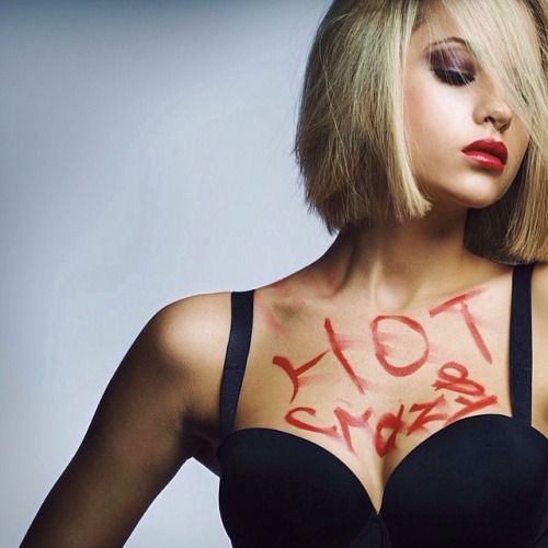 @leramartova (via selfshotmag): хоть я и не отвечаю,я все вижу и...