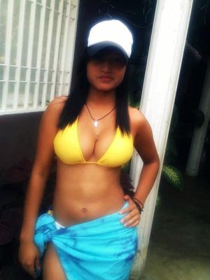 Cute Hot Sexy Latinas Shake That Cute Ass 1143