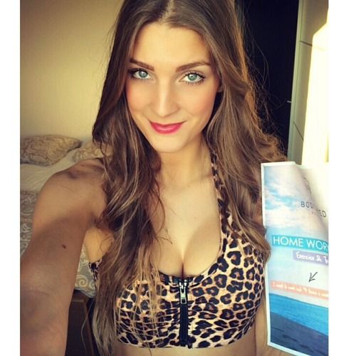 @celineschh (via selfshotmag): Ready for my @bodyshredprogram...