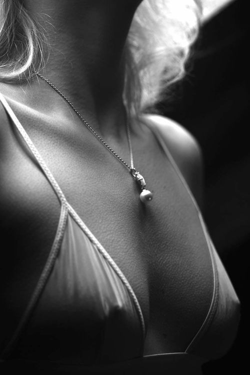 #BlackAndWhite #beautiful #closeup #nipples #necklace #seethru #seethrough #goosebumps #bra #cleavage