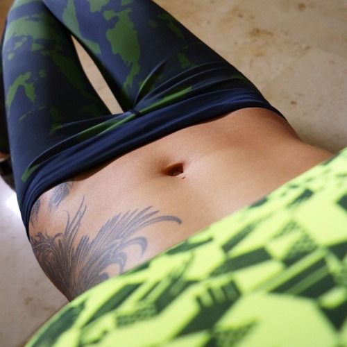@amylefox (via selfshotmag):
Flat belly sunday Motivation