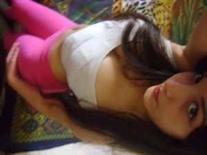 Cute Hot Sexy Latinas Shake That Cute Ass 1072