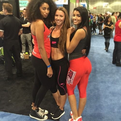 @jessiebabyfit (via selfshotmag): Day one of the @thefitexpo...