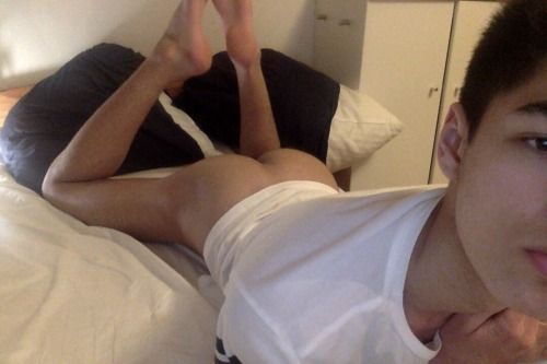 Reblog: lxscivious:

Submitted by homosxl