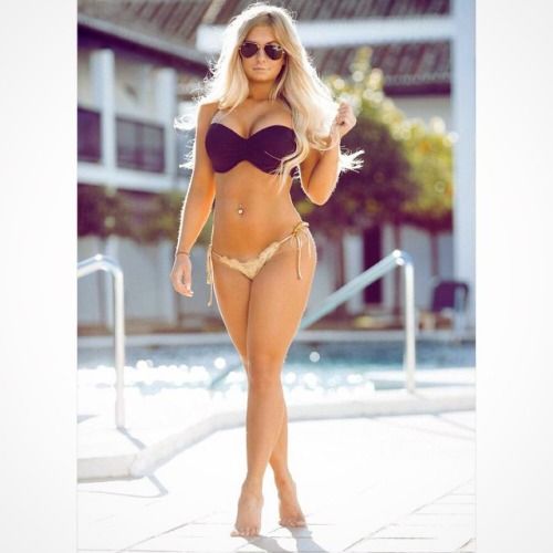 @jellydevote (via selfshotmag):
Morning lovies. Time to get back...
