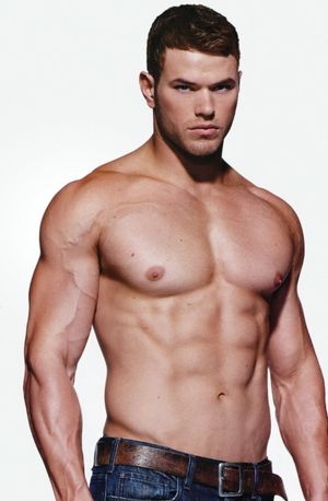 Reblog: glad2bhere:handsome & muscular kellan lutz