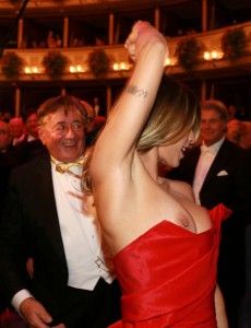 Elisabetta Canalis oops