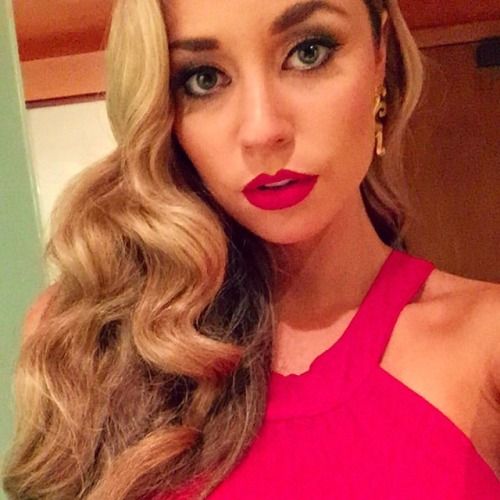 @sydneyamaler (via selfshotmag):