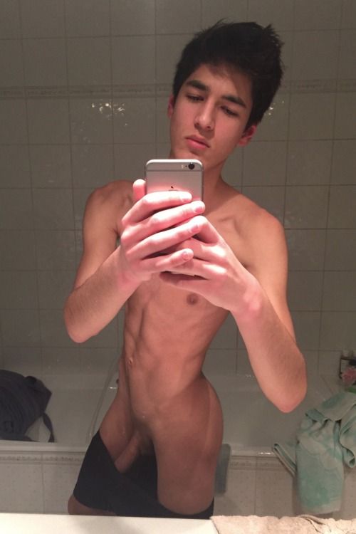 Reblog: lxscivious:

Let us all take a moment to appreciate how...