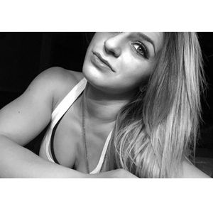 @taylorve (via selfshotmag): Add me on snapchat if you...