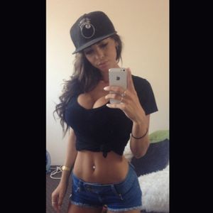 @neyney_xo (via selfshotmag): Almost the weekend!