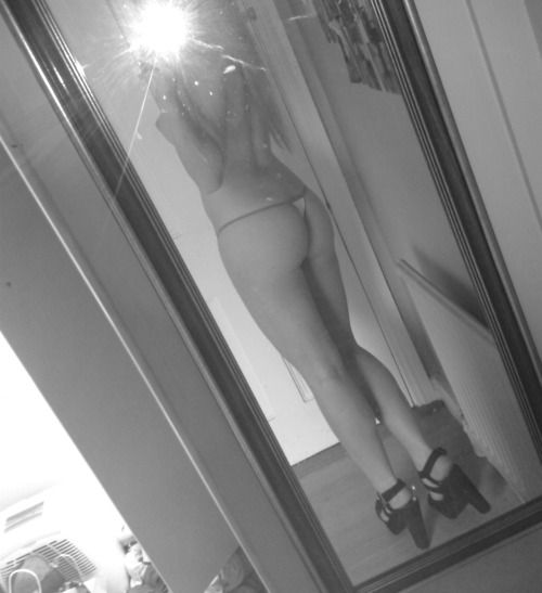 Best amateur girlfriends taking homemade selfshots: beach voyeur pics selected for all tastes: