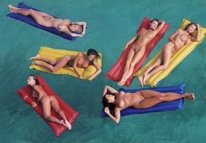 randomfives:Pool party ladies cooling off.