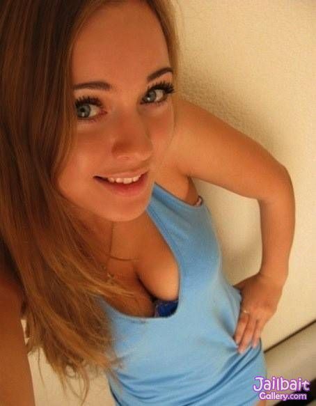 Fabulous teen (18+) novice in this awesome beginners selfshot photo
