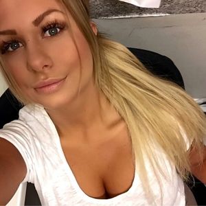 @jellydevote (via selfshotmag): Nu blir de på svenska här! SÖKER...