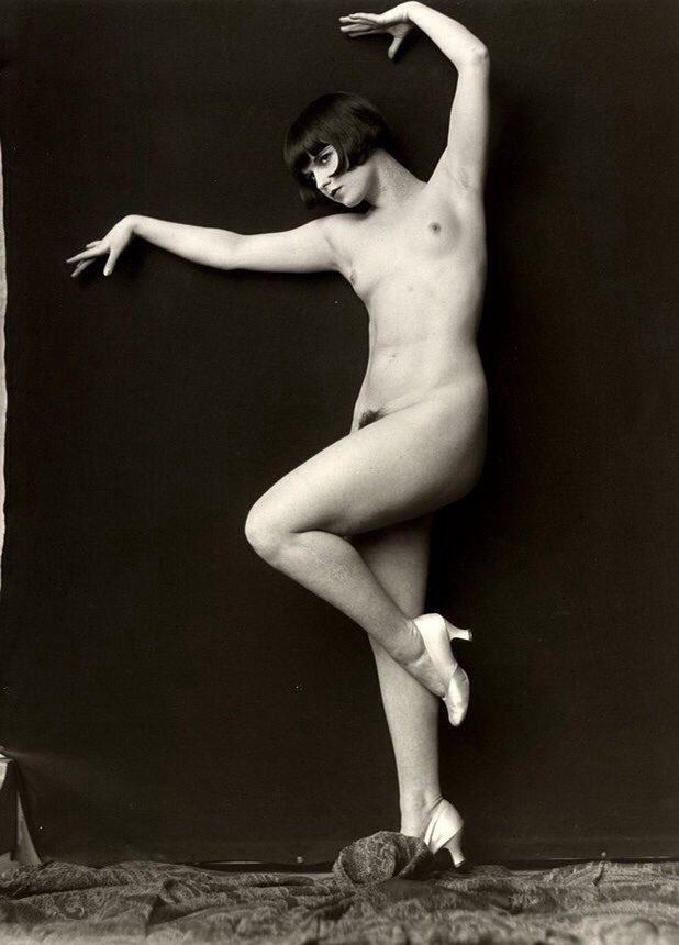 Vintage nude flapper