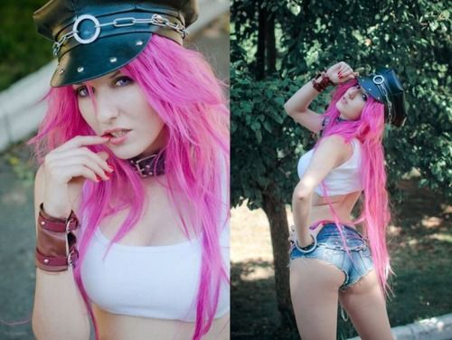 cosplayhotties:

source:...