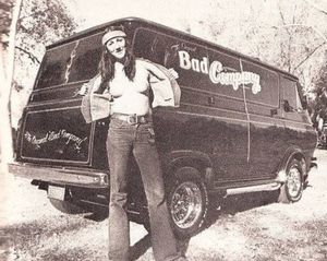 Flashing her tits in front of love wagon