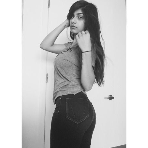 @miakhalifa1 (via selfshotmag):
Mom jeans FTW.