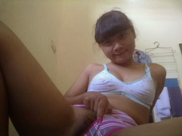 Foto Cewek Abg Ngangkang Berlomba Pamer Memeknya