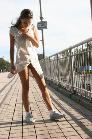 Roza A flashing on the footbridge