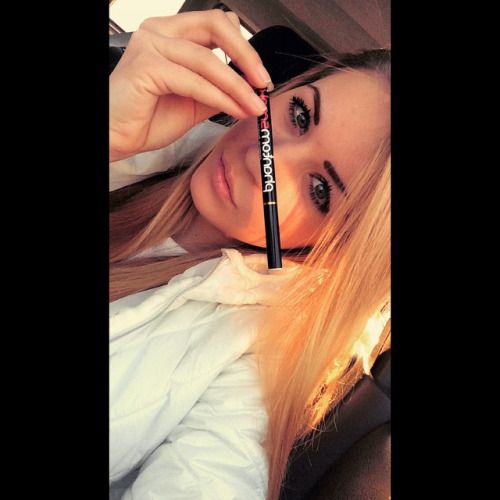 @pinternatalia (via selfshotmag):
Köszönöm szépen...